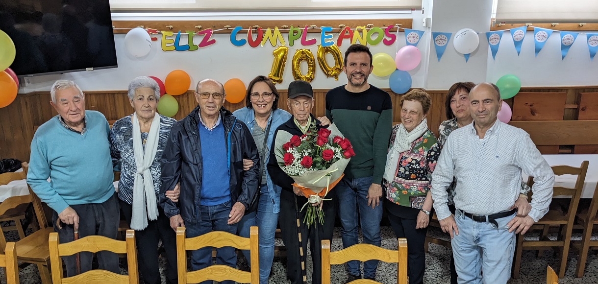 Julio Gonzalez Fernandez recibe el homenaje de Lasarte-Oria por su centenario 
