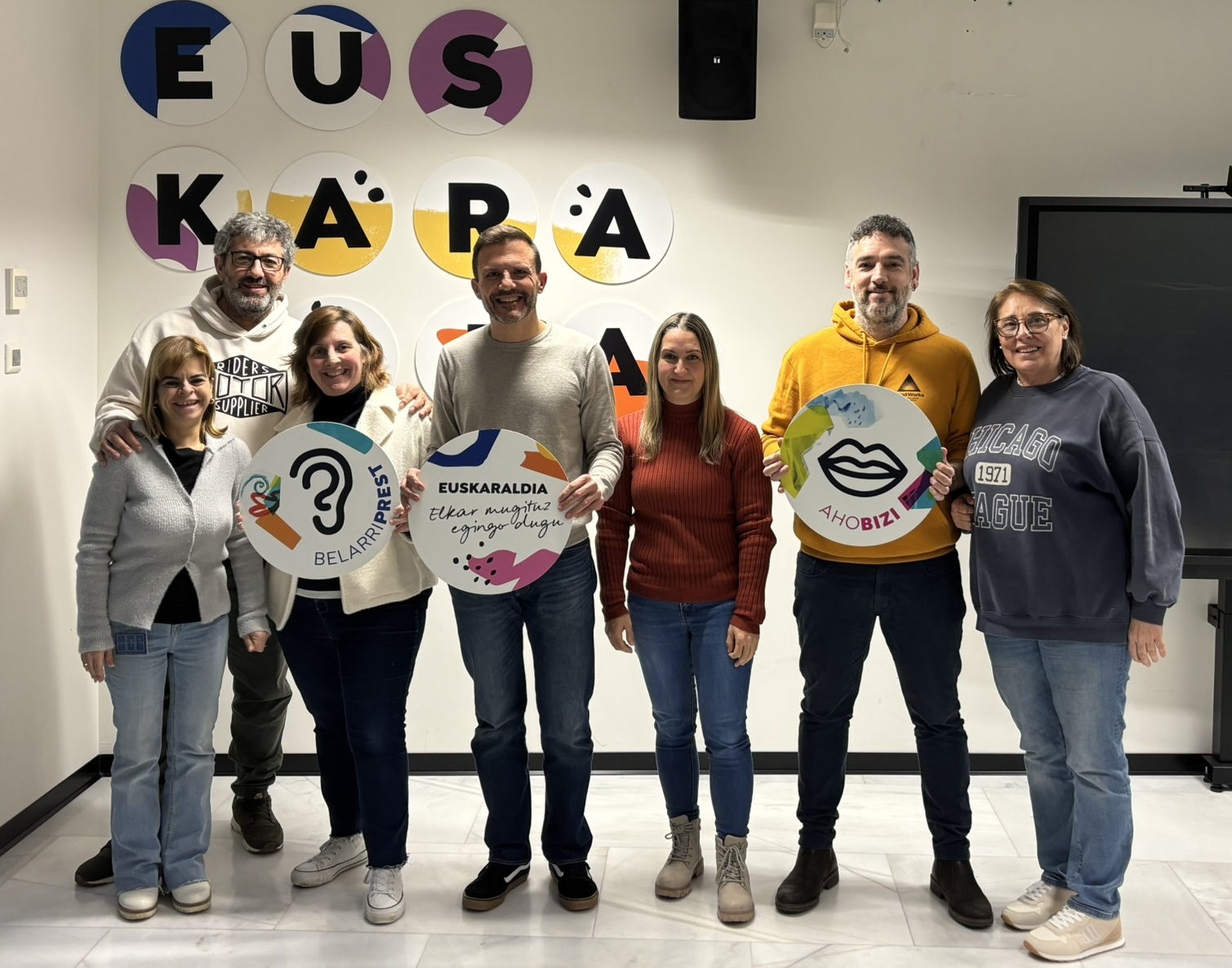 Lasarte-Oria se llena de euskera con creatividad, participación y nuevas propuestas para Euskaraldia. Se han recibido 25 propuestas para el concurso de vídeos cortos, y se podrá votar por ellas hasta el 11 de mayo.