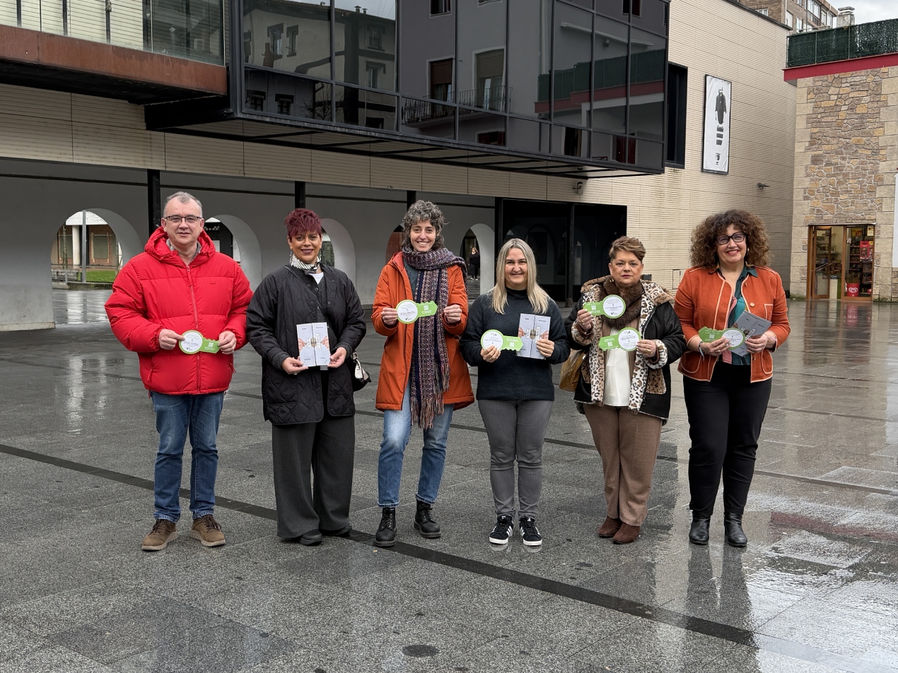 El ayuntamiento impulsa un Programa de Relevo Generacional para asegurar la continuidad del pequeño comercio y hostelería. La iniciativa ofrecerá formación y asesoramiento personalizado a comerciantes próximos a la jubilación.