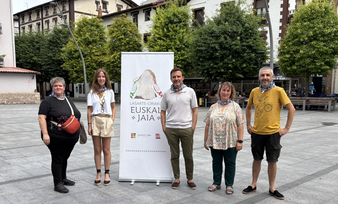 Presentado el programa de Euskal Jaiak con la idea de mantener el éxito de la edición anterior,  que se celebrará el próximo 26 de septiembre. Una jornada que se prolongará durante todo el día con una amplia variedad de actividades y una destacada participación agentes locales.