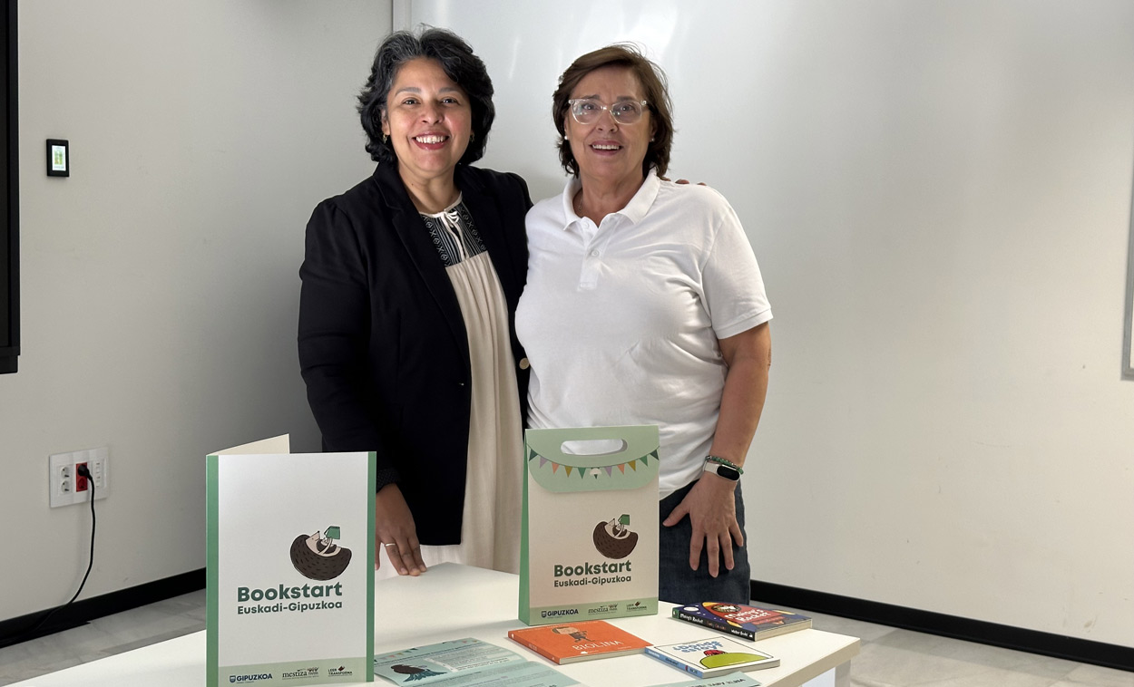 Bookstart Euskadi-Gipuzkoak bere presentzia sendotu du Lasarte-Orian familien harrera bikainarekin. Gizarte Zerbitzuetako zinegotziak eta Mestiza elkarteko ordezkari Ana Molinak 2024ko balantzea eta programaren berrikuntzak aurkeztu dituzte.