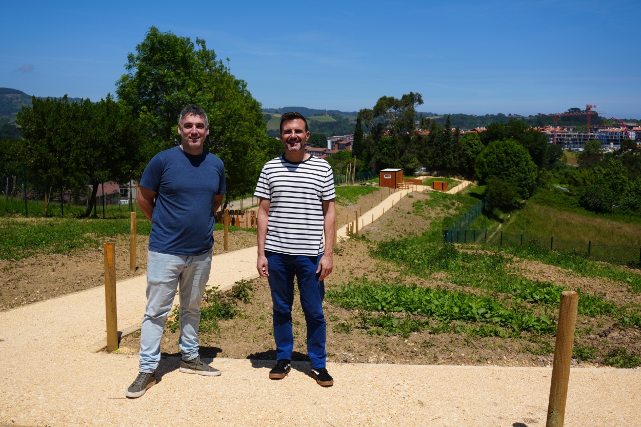 Presentado el proyecto de Huertos Ecológicos de Lasarte-Oria en las inmediaciones del Parque Rural del Plazaola. Lasarte-Oria contará con 77 huertos y dos parcelas adaptadas en una iniciativa que fomenta la sostenibilidad, el autoconsumo y el respeto al medio ambiente.