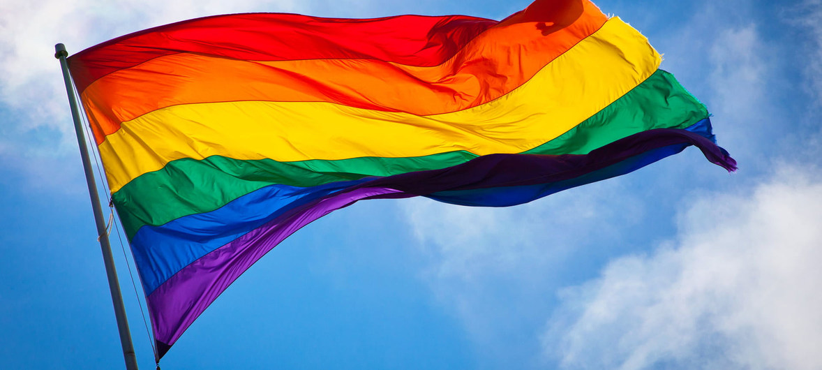 Manifiesto en el día Internacional del Orgullo LGTBI. Cada 28 de junio conmemoramos el Día Internacional del Orgullo LGTBI en recuerdo de las revueltas ocurridas en 1969 en Nueva York, cuando un grupo de personas, muchas de ellas trans, se rebelaron contra una redada policial en el bar ‘Stonewall Inn’.