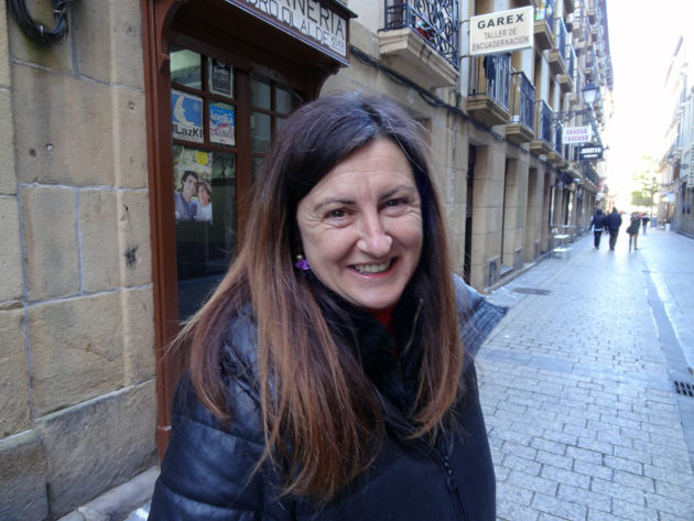 Du&ntilde;ike Agirrezabalaga en la Parte Vieja donostiarra