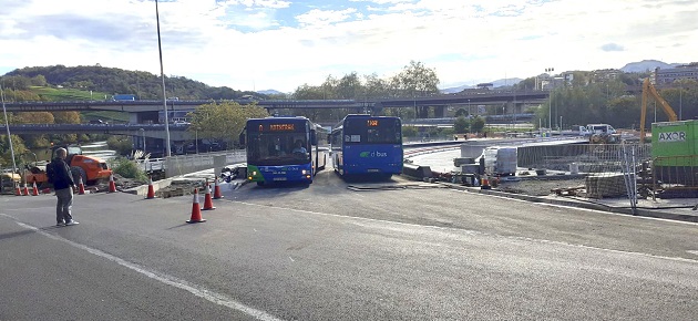 Prueba de paso de autobuses por el puente