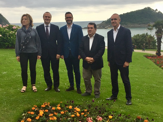 Los representantes de Donostia, Sevilla, Las Palmas y Palma de Mallorca en el Palacio Miramar